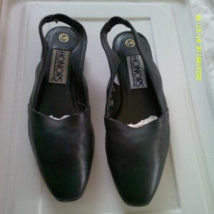 Womens Slip on Shoes w/elastic leather back strap- Size 5-1/2